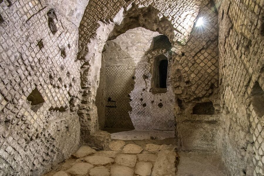 Naples: San Lorenzo Maggiore and Neapolis Sotterrata Ticket - Ten meters below, Neapolis Sotterrata changes the scale
