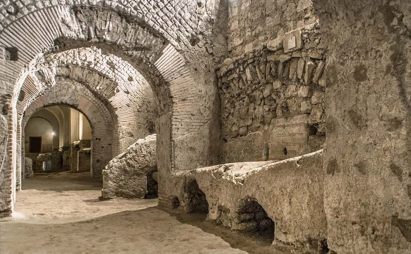 Naples: San Lorenzo Maggiore and Neapolis Sotterrata Ticket - The Cloister and Chapter Hall show medieval Naples