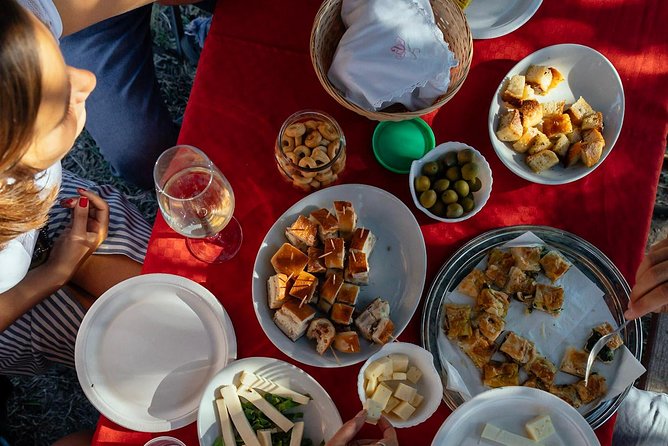 Naples Scenic E-Bike Ride to a Local Vineyard with Meal - Starting at the waterfront with a pedal-assist bike