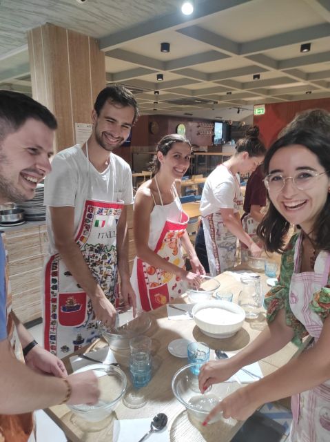 Naples: Small Group Pizza Making with Drink Included - Who should book this experience?
