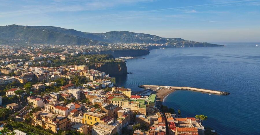Naples: Sorrento and Pompeii with lunch & tickets included - Walking through Pompeii with an archaeologist