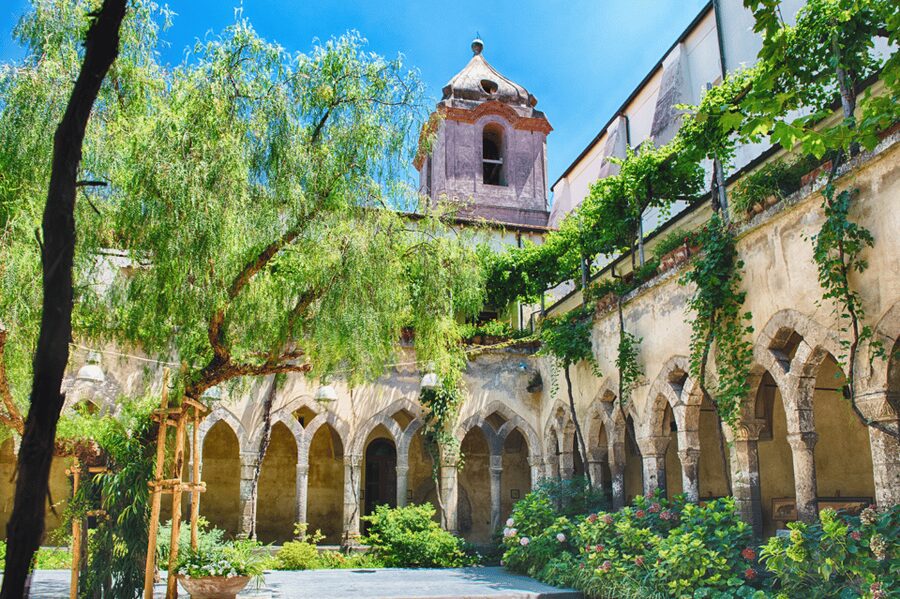 Naples: Sorrento and Pompeii with lunch & tickets included - Starting in Naples with a shared bus