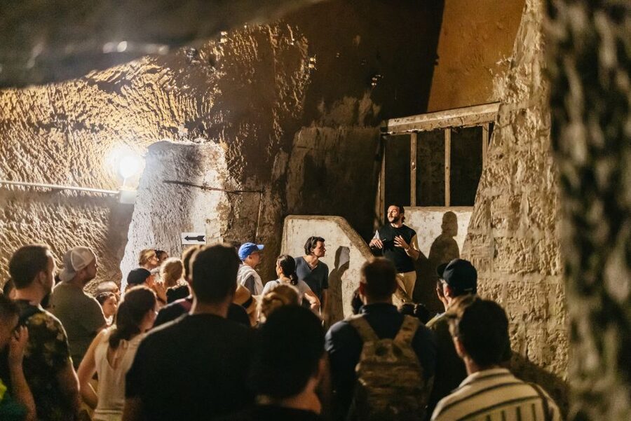Naples: Spanish Quarters Underground Guided Tour - Reading Naples through the Neapolitan aqueduct