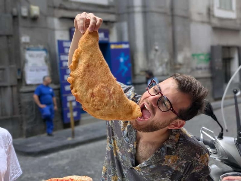 Naples: Street Art, Wine and Food Tasting Walking Tour - What the guide adds to the walk