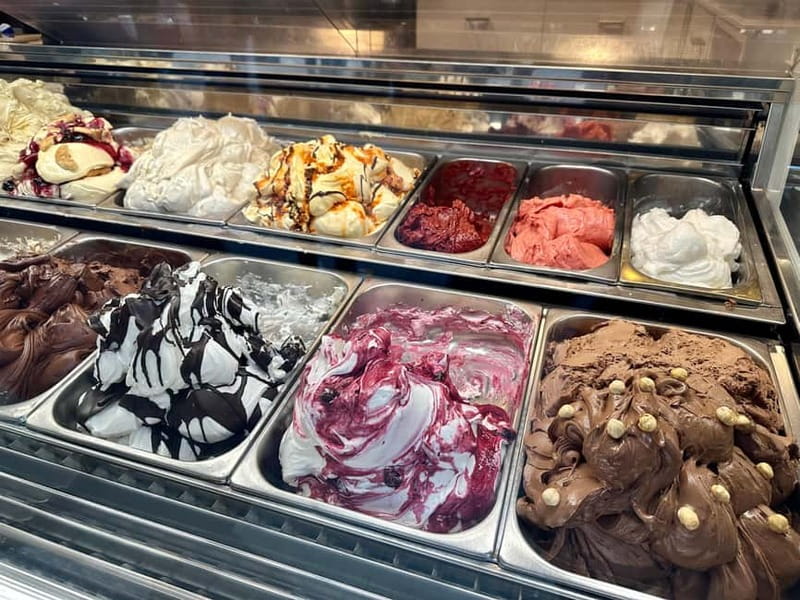 Naples: Street Food and Guided Sightseeing Walking Tour - Via dei Tribunali and Naples on a Plate