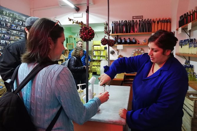 Naples: Street Food and Sightseeing Tour with Local Expert - San Gregorio Armeno and Naples’ fried side