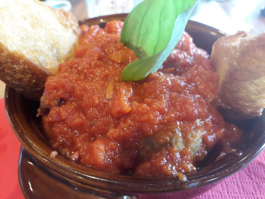 Naples Street Food Scene Tour: Small-Group Tasting Adventure - Ragù and the food of Neapolitan grandmothers