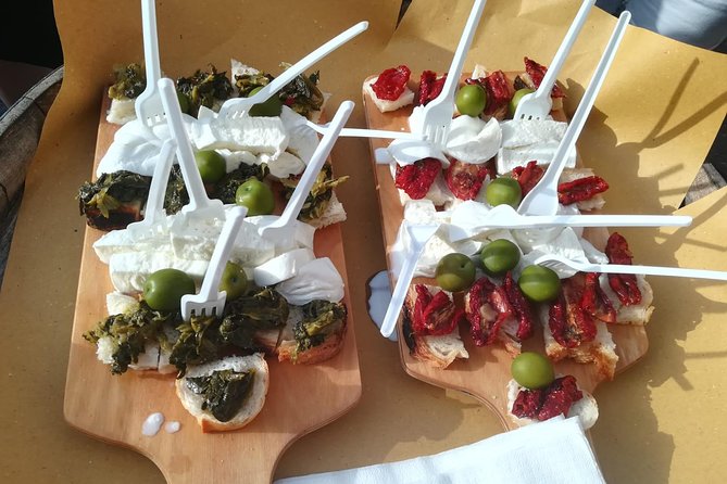 Naples Street Food Tour with Foodie Guide around Historical Center - Via dei Tribunali, where pizza takes over