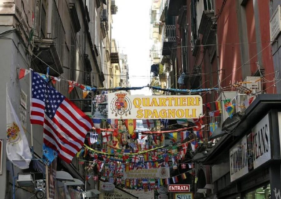 Naples: The Spanish Quarters, Street Art and Local Market - Who should book this walk?