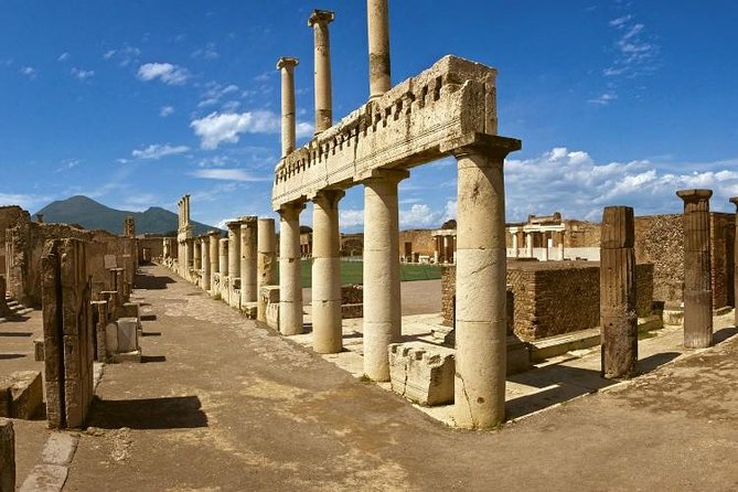 Naples to Positano/Sorrento Transfer via Pompeii (or Vice Versa) - Why a private Pompeii guide is worth considering