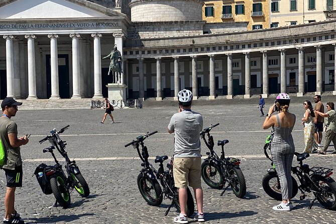 Naples tour by E-BIKE - Caracciolo seafront: the route opens up