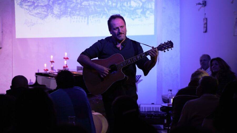 Naples: Traditional Neapolitan Music Concert - Finding the venue at Galleria Principe di Napoli