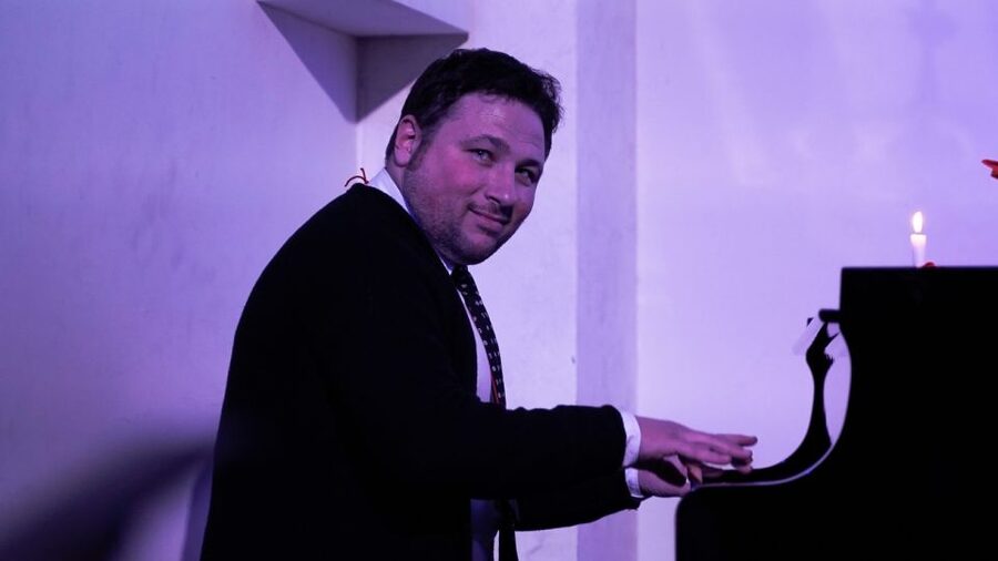 Naples: Traditional Neapolitan Music Concert - Authentic atmosphere without a formal concert mood