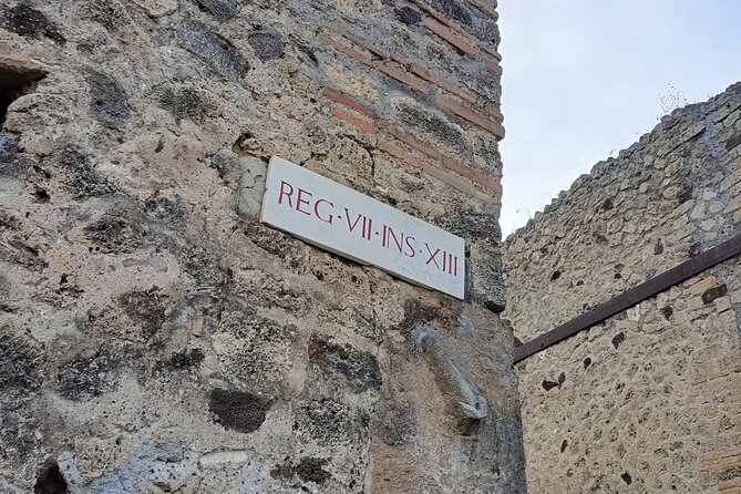 Naples transfer to Pompeii guided tour and Back - Why private transport makes Pompeii easier