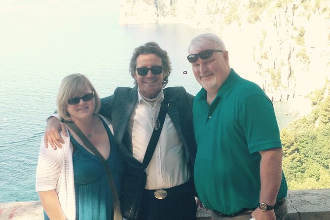 Naples transfer to Pompeii guided tour and Back - Meeting your private guide at Pompeii