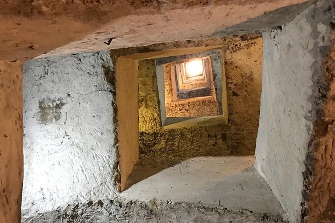 Naples Underground Spanish Quarters with Guide - Narrow tunnels, stairs, and the real physical demands