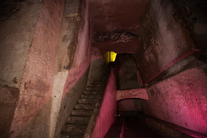 Naples Underground Spanish Quarters with Guide - Who should book this experience?