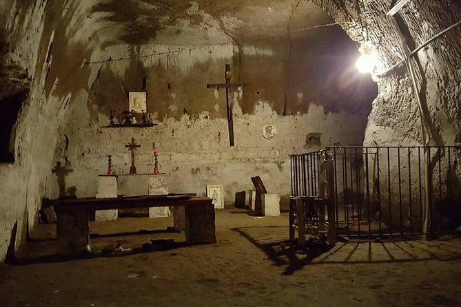 Naples Underground Spanish Quarters with Guide - The ancient aqueduct beneath Naples