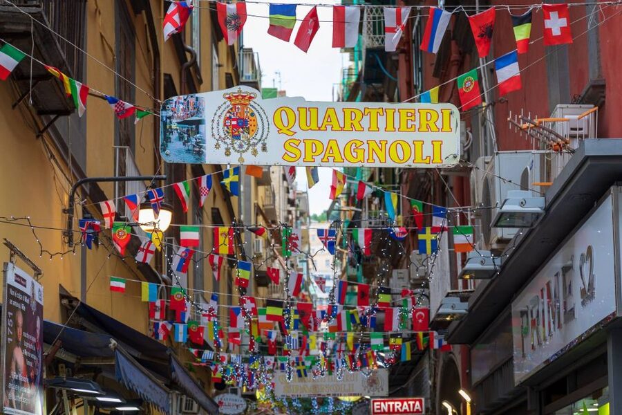 Naples: walk to Naples with local guide - Eating Naples through local explanations