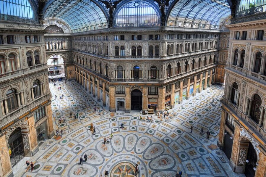 Naples: walk to Naples with local guide - What the guide adds