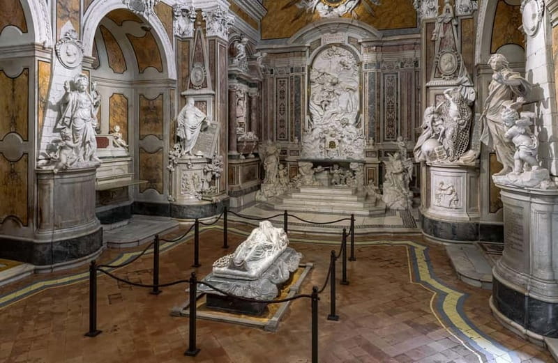 Naples walking tour with entrance to Veiled Christ - Walking the decumani through old Naples