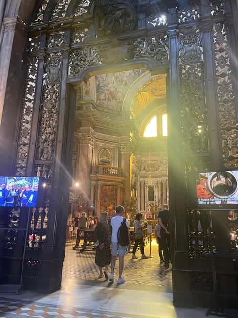 Napoli centro storico - tour in Italiano - Walking Spaccanapoli, Naples’ famous straight line