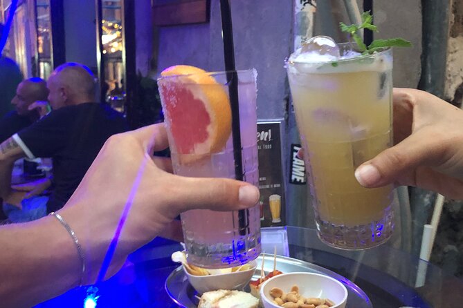 Napoli Pub Crawl in the Old Town - Games and more drinks in Piazza Bellini