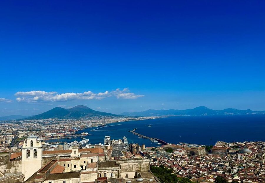 Napoli: Walking Tour of Naples with Local Tour Guide - The guides are a major part of the value