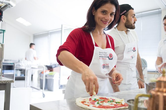 Neapolitan Pizzamaker for One Day - Eating the pizza you made