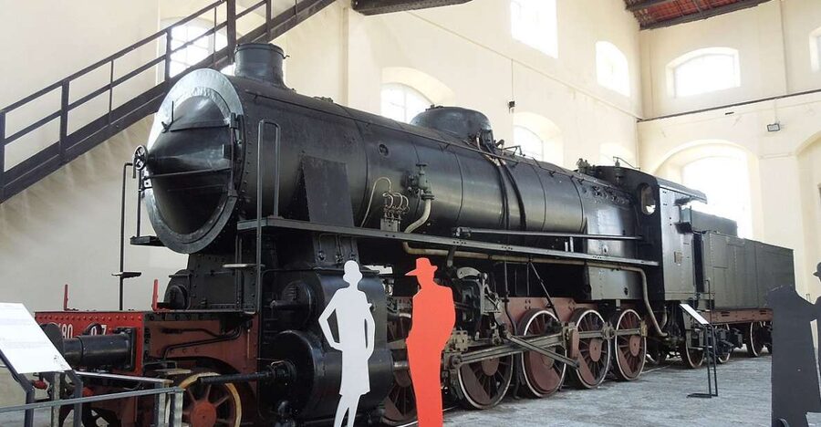 Pietrarsa Railway Museum Guided Tour & Transfer - Entering the former locomotive workshop
