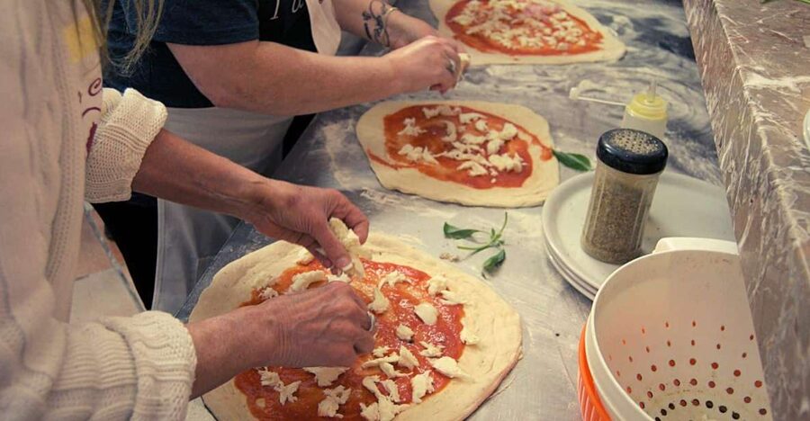 Pizza lesson - Starting at the Kneading Table