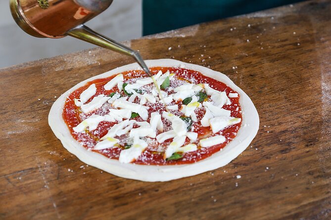 Pizza making classes and tastings - Tasting round and fried pizza
