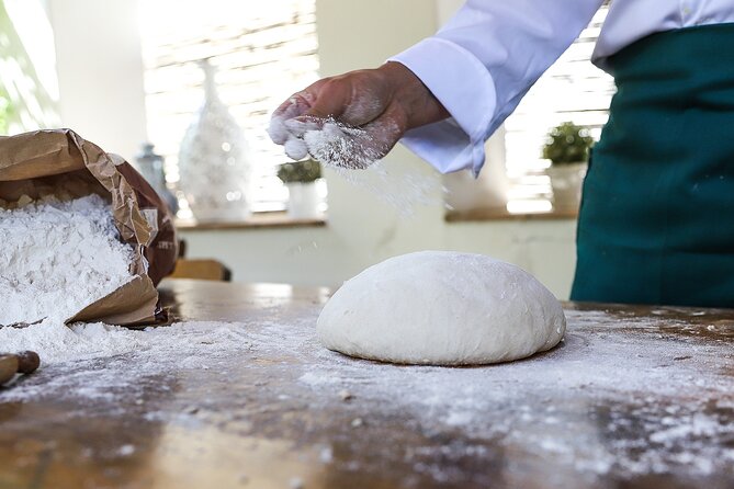 Pizza making classes and tastings - Stretching and cooking a contemporary Neapolitan pizza