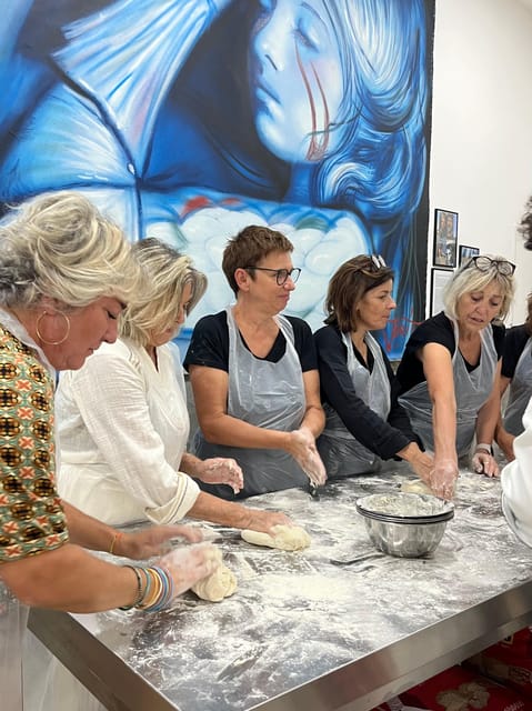 Pizza-Making Workshop by night with glass of wine - The Guides Make the Difference
