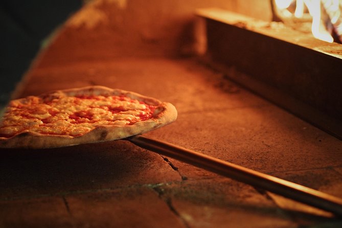 Pizza School, Learn the authentic art of making Pizza - The meal: bruschetta, a drink, pizza, and dessert