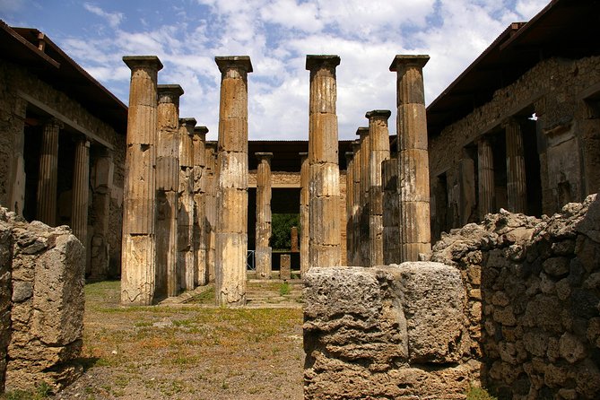POMPEI Half Day TOUR - Departure from NAPLES Centre (TICKET INCLUDED) - The short ride from Naples to Pompeii