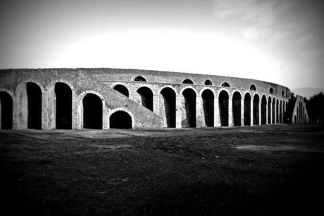 POMPEI Half Day TOUR - Departure from NAPLES Centre (TICKET INCLUDED) - Shops, thermopolies, and private life