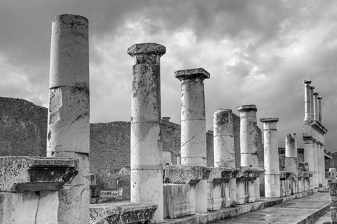 Pompeii and Herculaneum Day Tour - with Lunch from Naples - Why Compare Pompeii and Herculaneum?