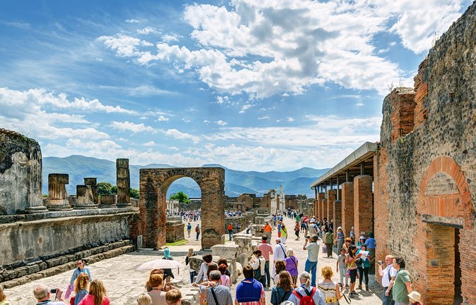 Pompeii and Herculaneum led by an Archaeologist with private transport - Why seeing Herculaneum and Pompeii together works