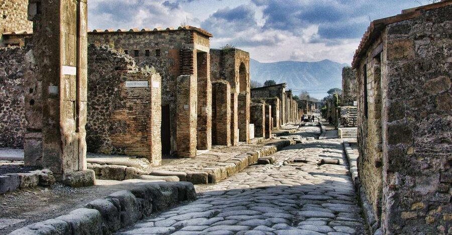 Pompeii and Herculaneum: Private Tour from Naples - Why See Pompeii and Herculaneum Together?