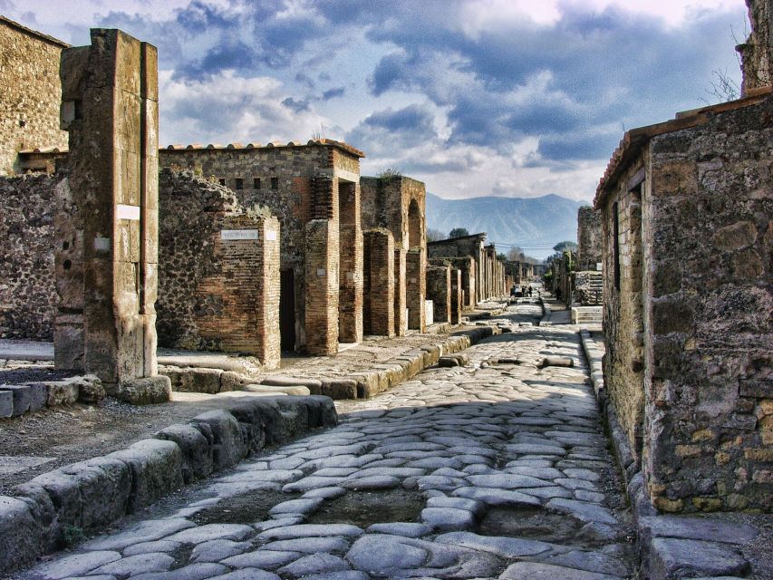 Pompeii and Herculaneum: Private Tour from Naples - The Cameo Workshop Stop