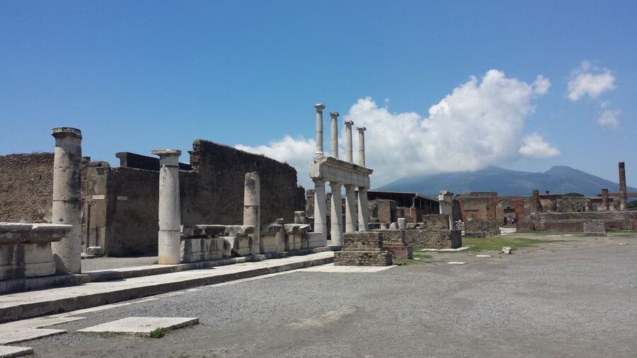 Pompeii and Herculaneum: Private Tour from Naples - Pompeii: Roman Streets Frozen by Vesuvius