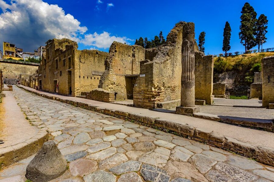 Pompeii and Herculaneum: Private Tour with Transportation - Should you book Pompeii and Herculaneum together?