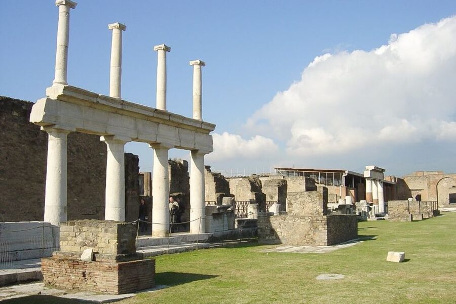 Pompeii and Vesuvius Full-Day Tour from Amalfi Coast - Lunch and the middle of the day