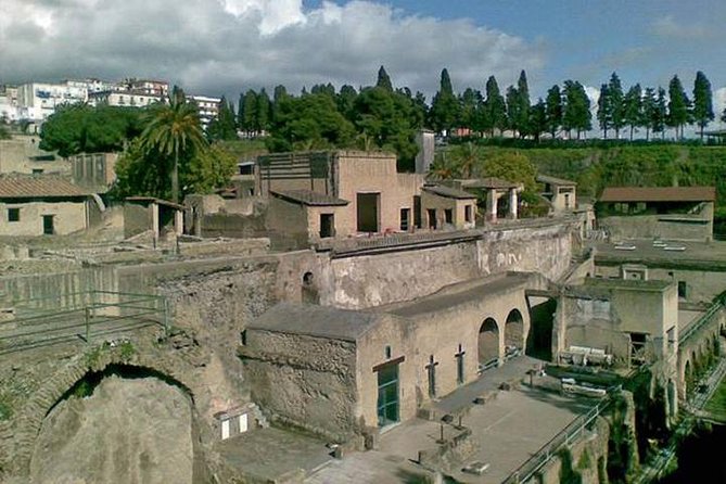 Pompeii, Herculaneum and Vesuvius Private Guided Tour - Pompeii Shows the Scale of Roman City Life