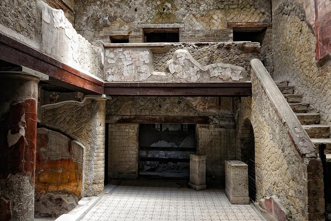 Pompeii & Herculaneum Private Tour: Fast-Track, Winery & Lunch - Herculaneum reveals the smaller details