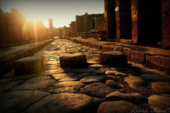 Pompeii private small group tour - 4 hours including transfers - The Basilica shows Roman business at work