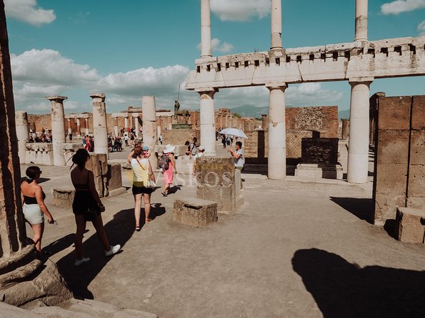 Pompeii ruins and the city of Naples with private transportation - Piazza del Gesù Nuovo and Santa Chiara