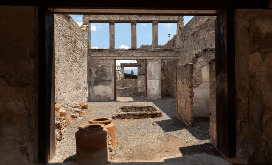 Pompeii: Skip-the-Line Entry Ticket with Audio Guide or Tour - Choosing between the audio guide and live tour