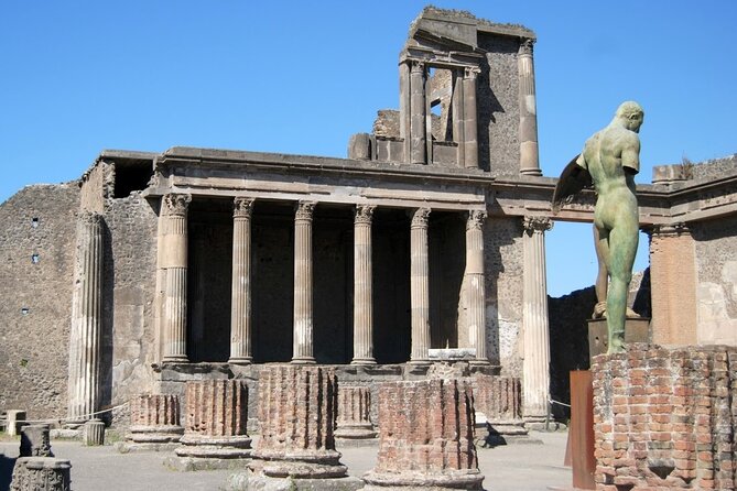 Pompeii the Ancient City (Tour+Transfer) - Entering Pompeii with a licensed guide